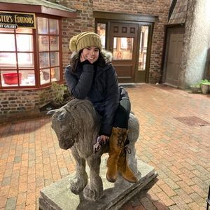 Meet your Posher, Adriana